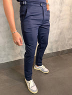 CALÇA ALF. MAQUINETADA SKINNY AJUSTE FIVELA MARINHO