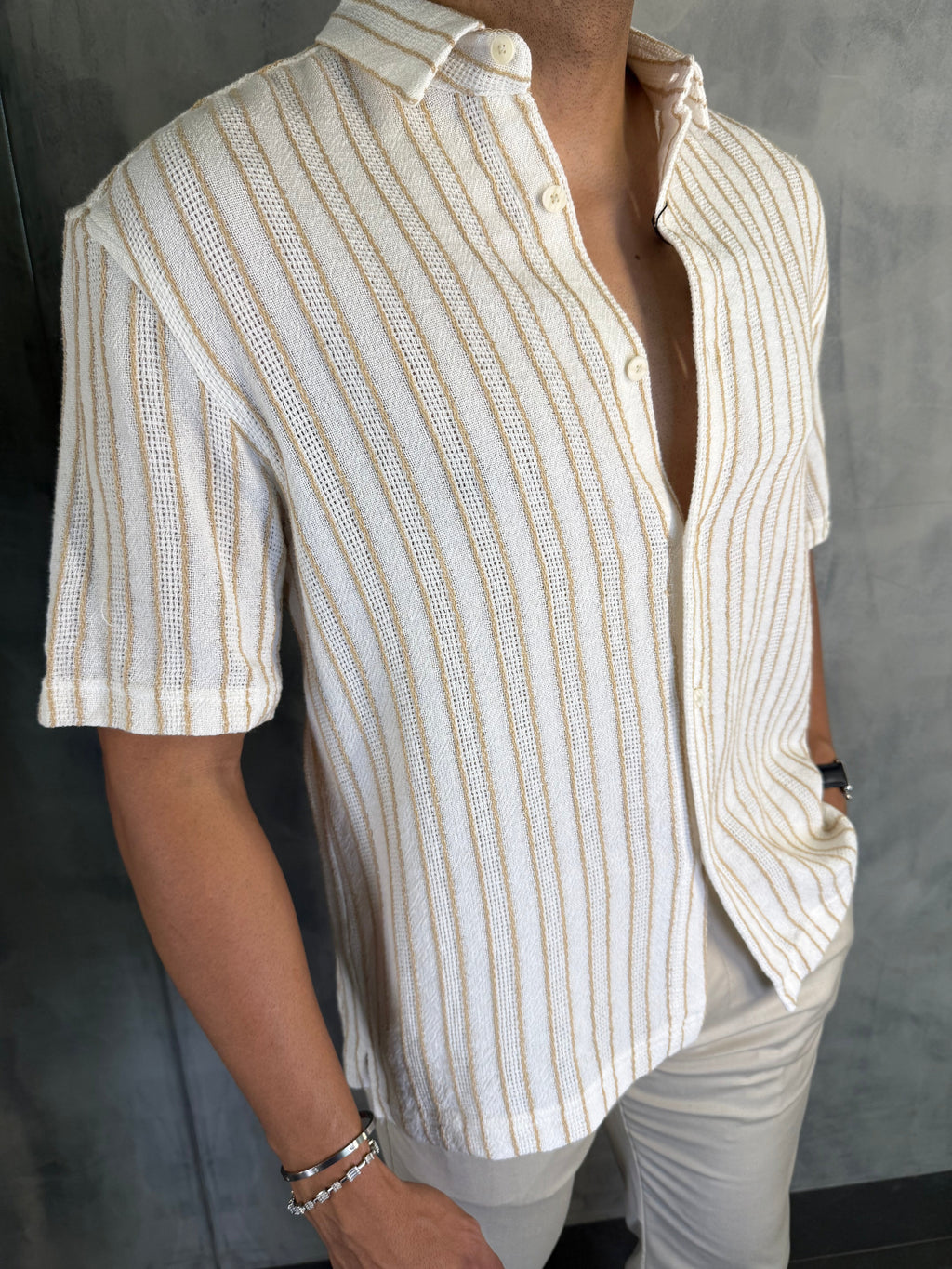CAMISA M/C TRICOT LISTRADO OFF WHITE
