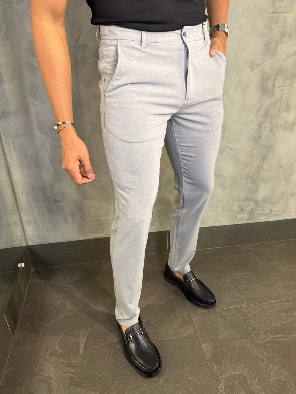 CALÇA ALF. SLIM STRETCH C/ AJUSTE BOTÃO CINZA