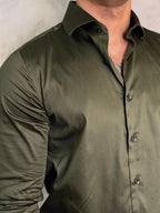 CAMISA M/L ACETINADA C/ ELASTANO PONTO H VERDE MUSGO
