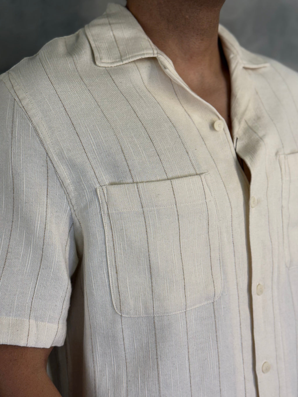 CAMISA M/C LINHO LISTRADO OFF WHITE