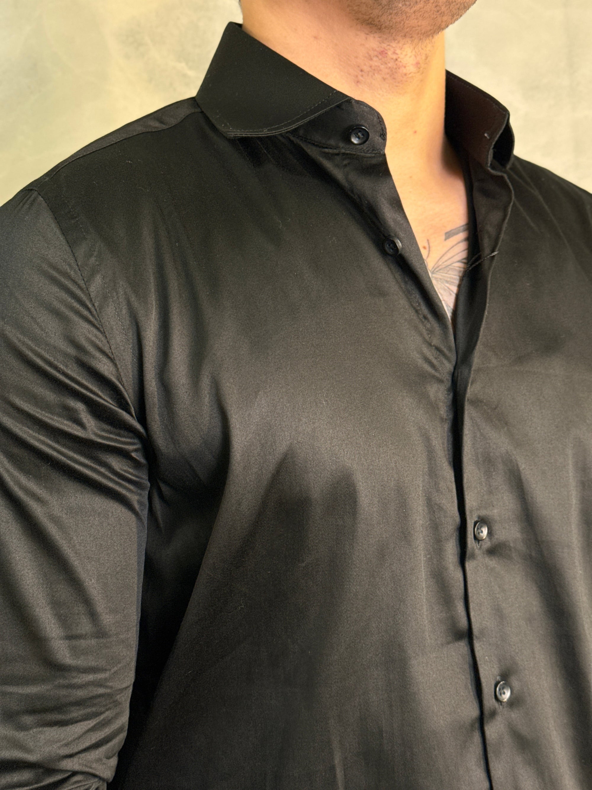 CAMISA M/L ACETINADA C/ ELASTANO PONTO H PRETO