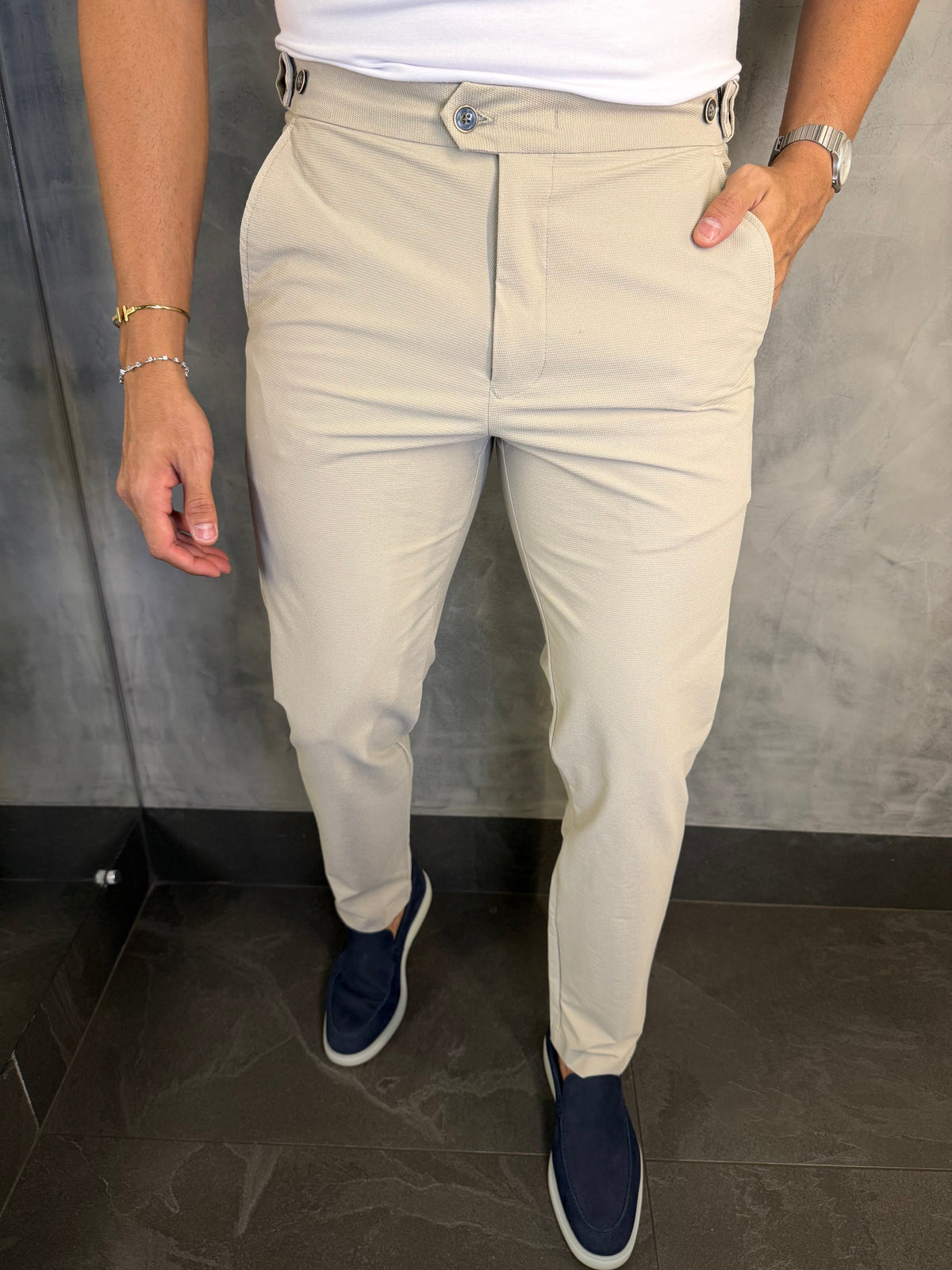 CALÇA ALF SKINNY C/ AJUSTE BOTÃO ELÁSTICO PONTO H AREIA