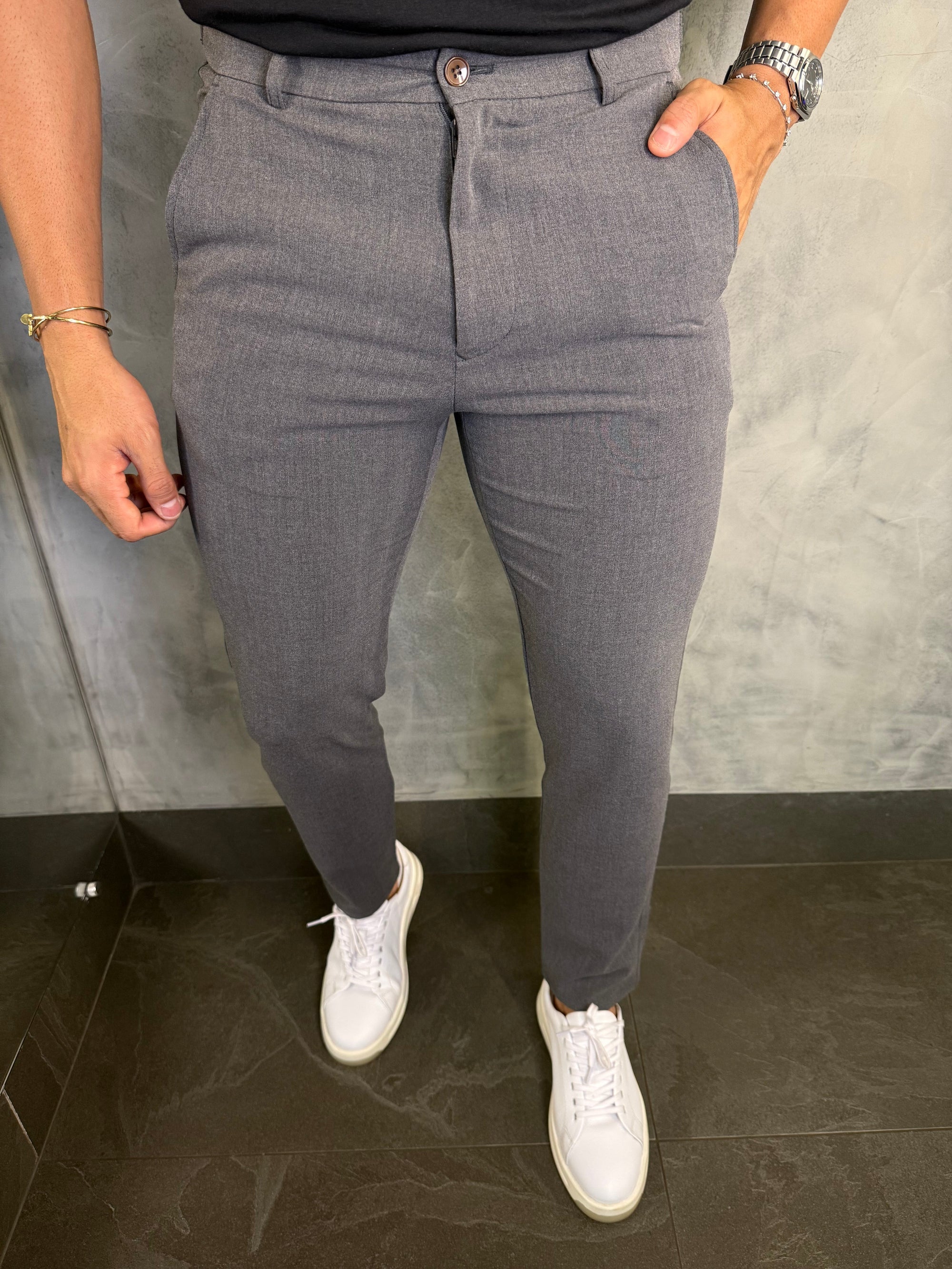 CALÇA ALF. SLIM STRETCH C/ AJUSTE BOTÃO CHUMBO