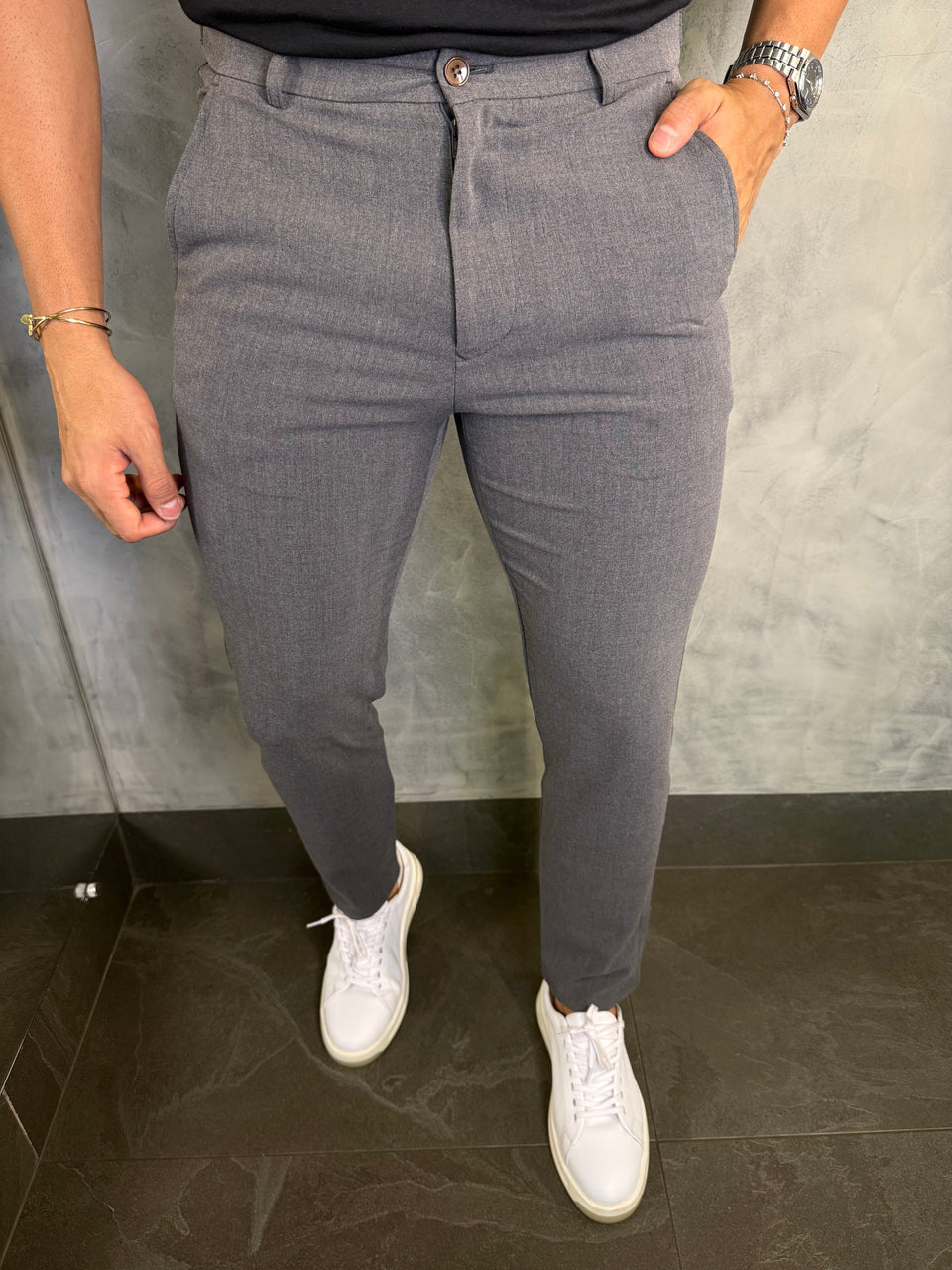 CALÇA ALF. SLIM STRETCH C/ AJUSTE BOTÃO CHUMBO