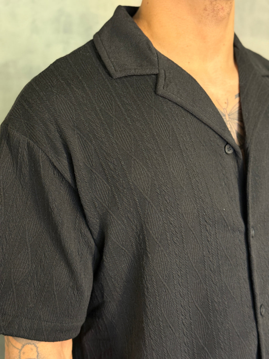 CAMISA M/C TRICOT TEXTURIZADA GOLA CUBANA