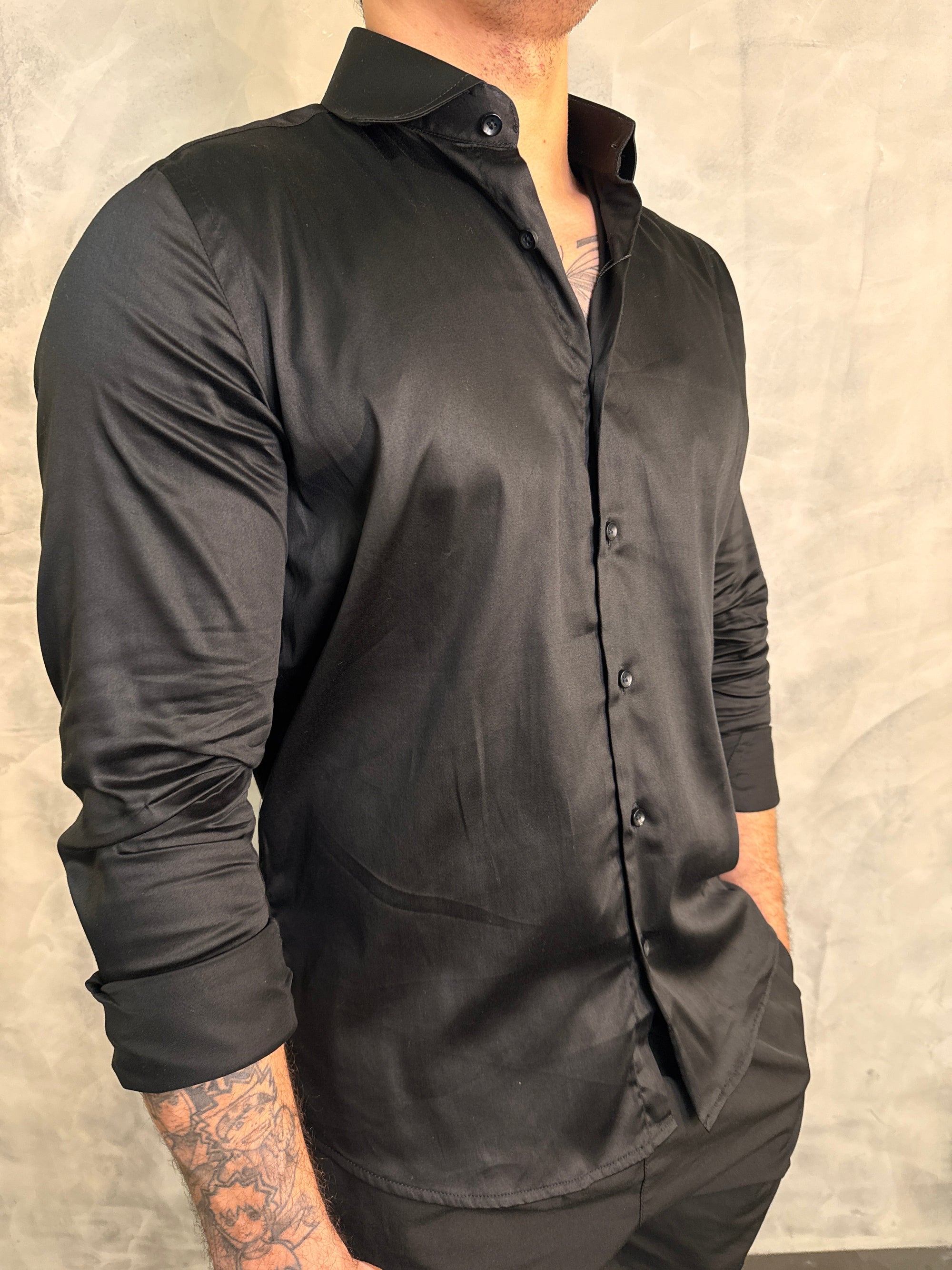 CAMISA M/L ACETINADA C/ ELASTANO PONTO H PRETO