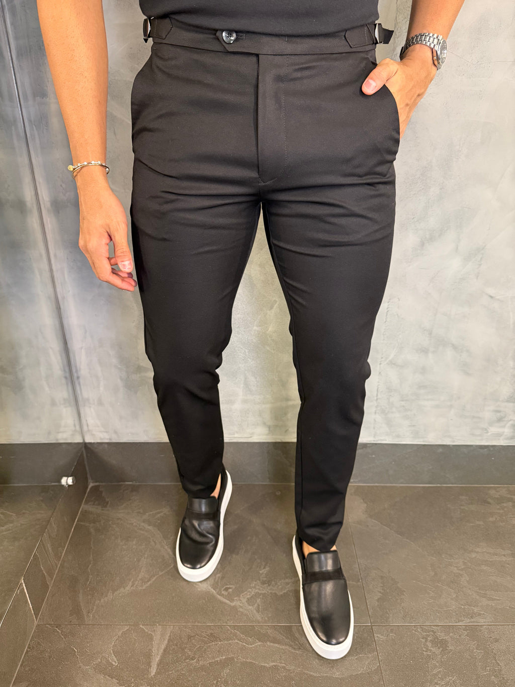 CALÇA ALF. MAQUINETADA SKINNY AJUSTE FIVELA PRETO