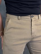 CALÇA ALF SARJA COMFORT SKINNY OCRE