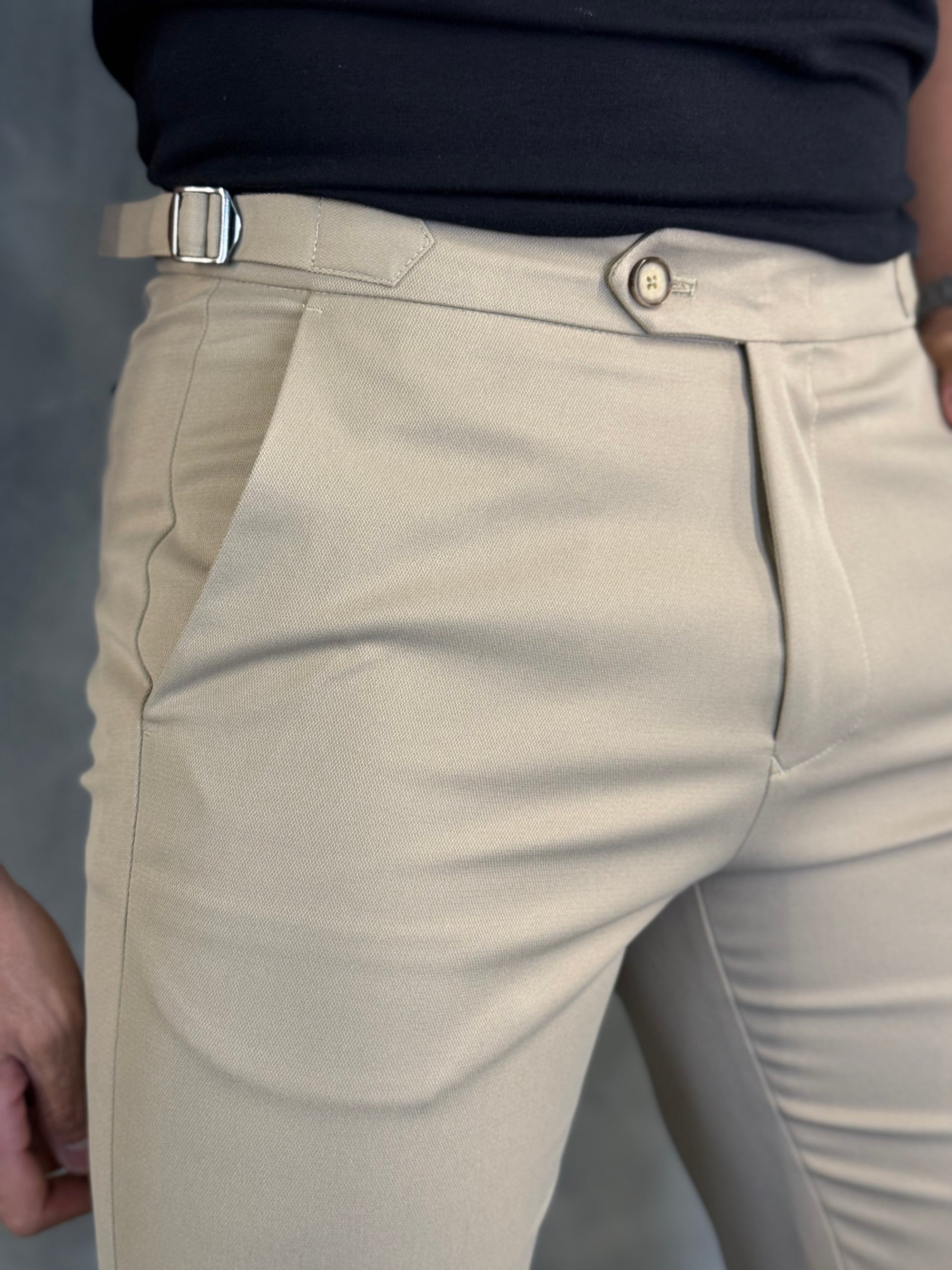 CALÇA ALF. MAQUINETADA SKINNY AJUSTE FIVELA BEGE