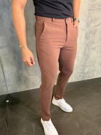 CALÇA ALF. SLIM STRETCH C/ AJUSTE BOTÃO CAFÉ