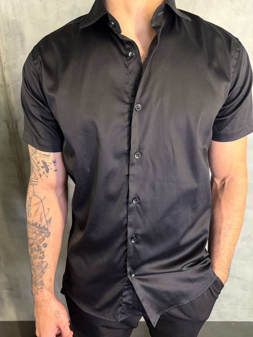 CAMISA M/C ACETINADA C/ ELASTANO PRETO