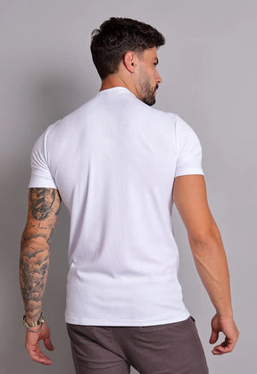 Camiseta Slim Gola Média Branca