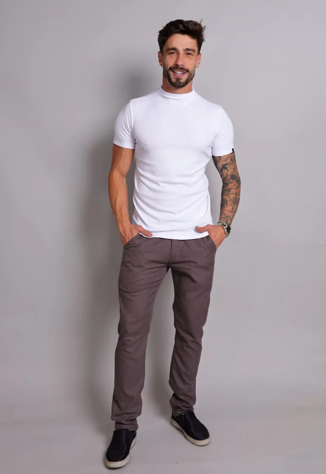 Camiseta Slim Gola Média Branca