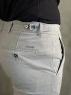 CALÇA ALF. SLIM STRETCH C/ AJUSTE BOTÃO CINZA