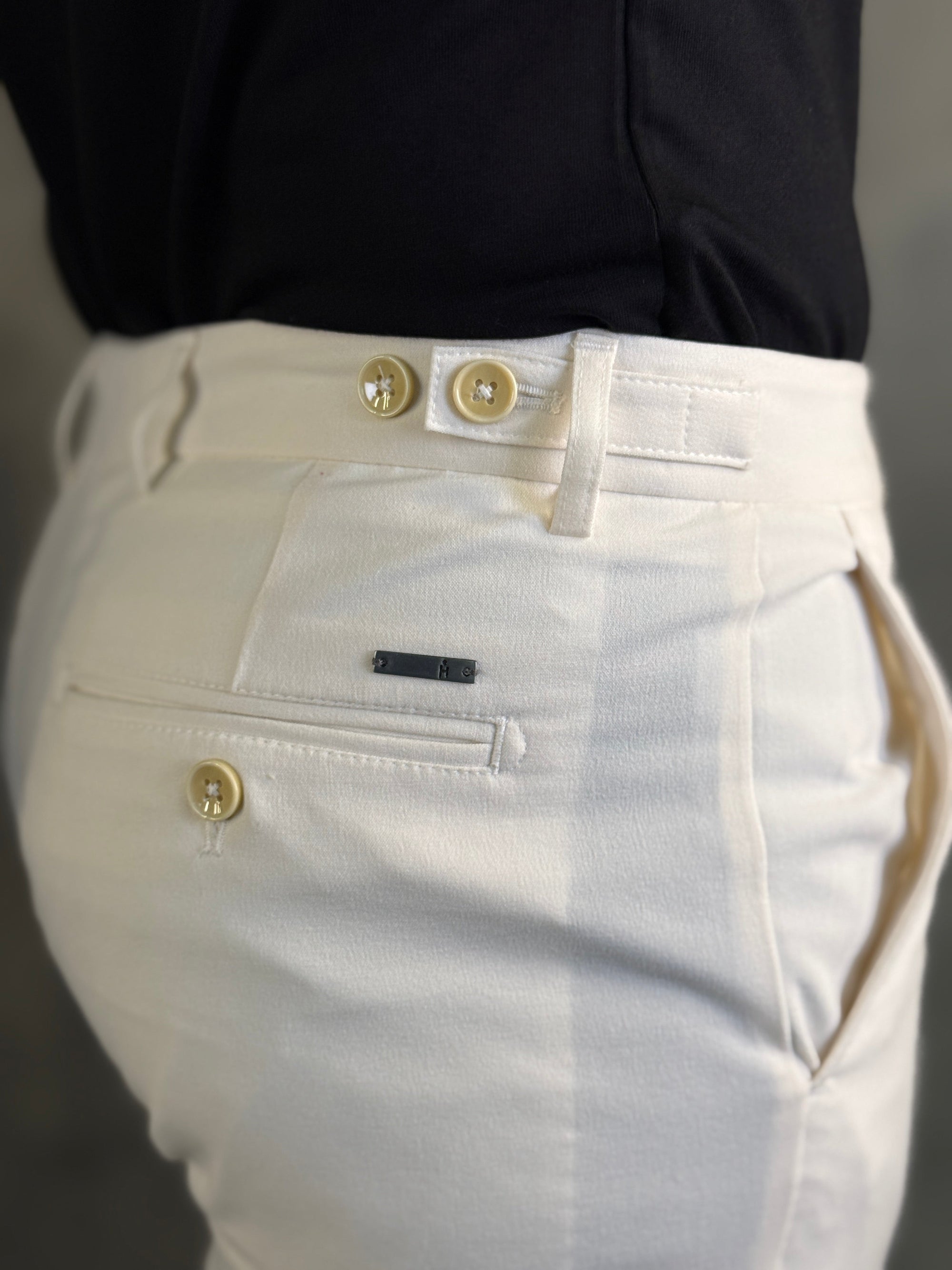CALÇA ALF. SLIM STRETCH C/ AJUSTE BOTÃO OFF WHITE