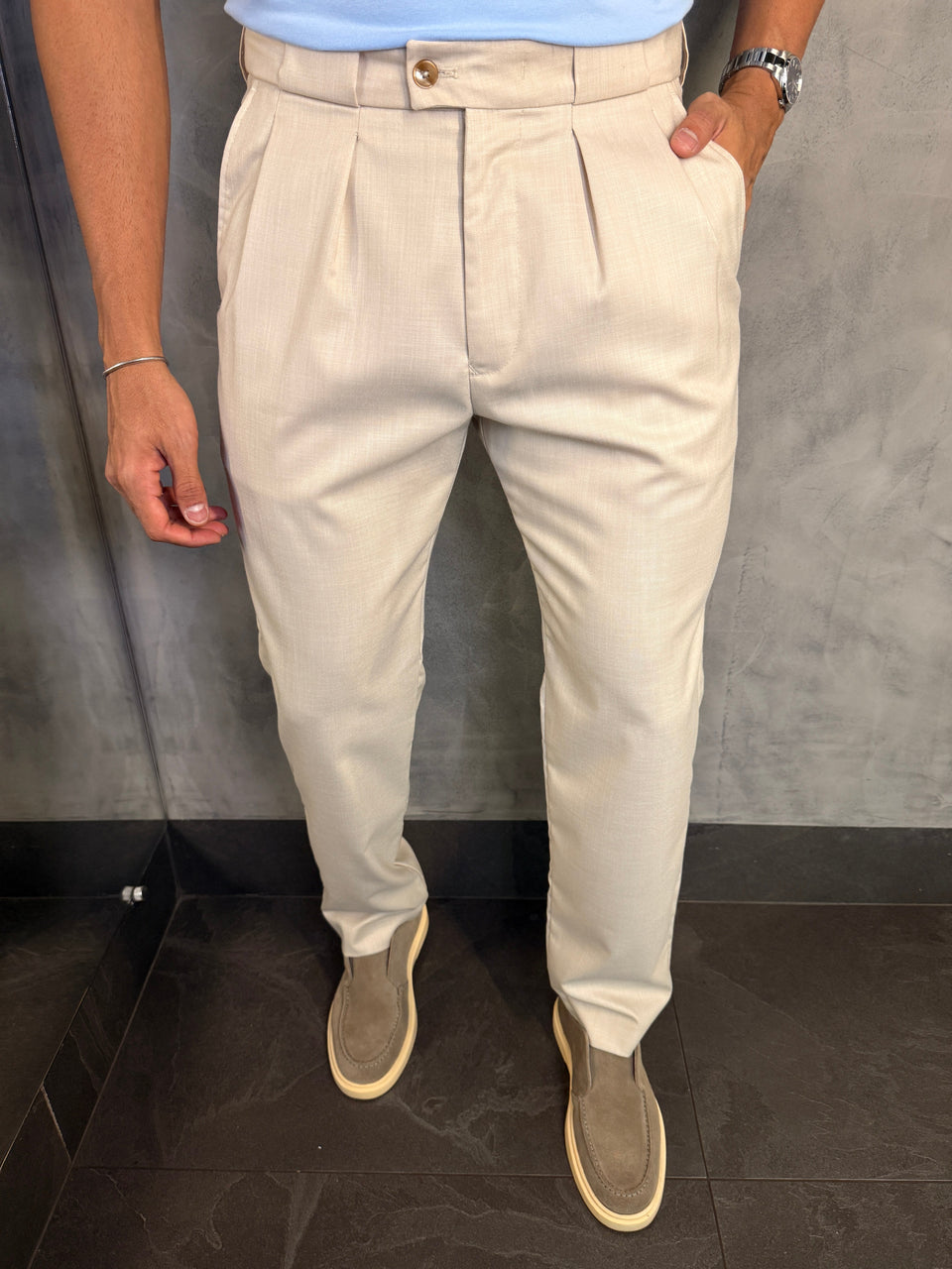 CALÇA ALF. RETA C/ PREGA AREIA