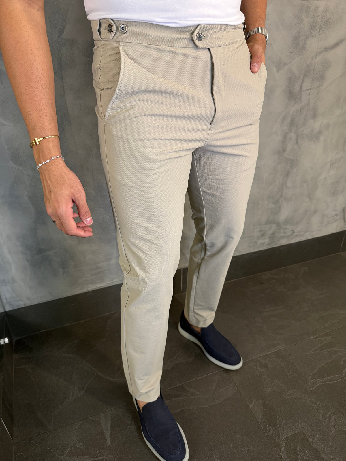 CALÇA ALF SKINNY C/ AJUSTE BOTÃO ELÁSTICO PONTO H AREIA
