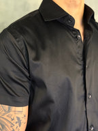 CAMISA M/C ACETINADA C/ ELASTANO PRETO