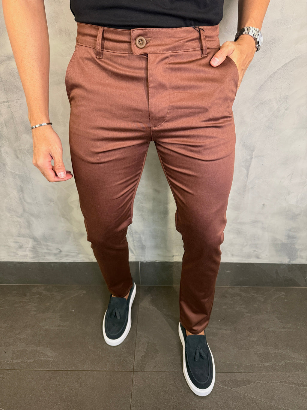 CALÇA SARJA ACETINADA MARROM